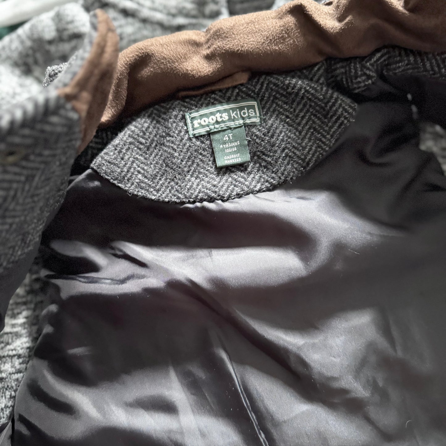 Roots / Black x brown puffer vest / 4T