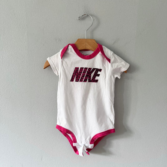 Nike / White x pink onesie / 6-9M