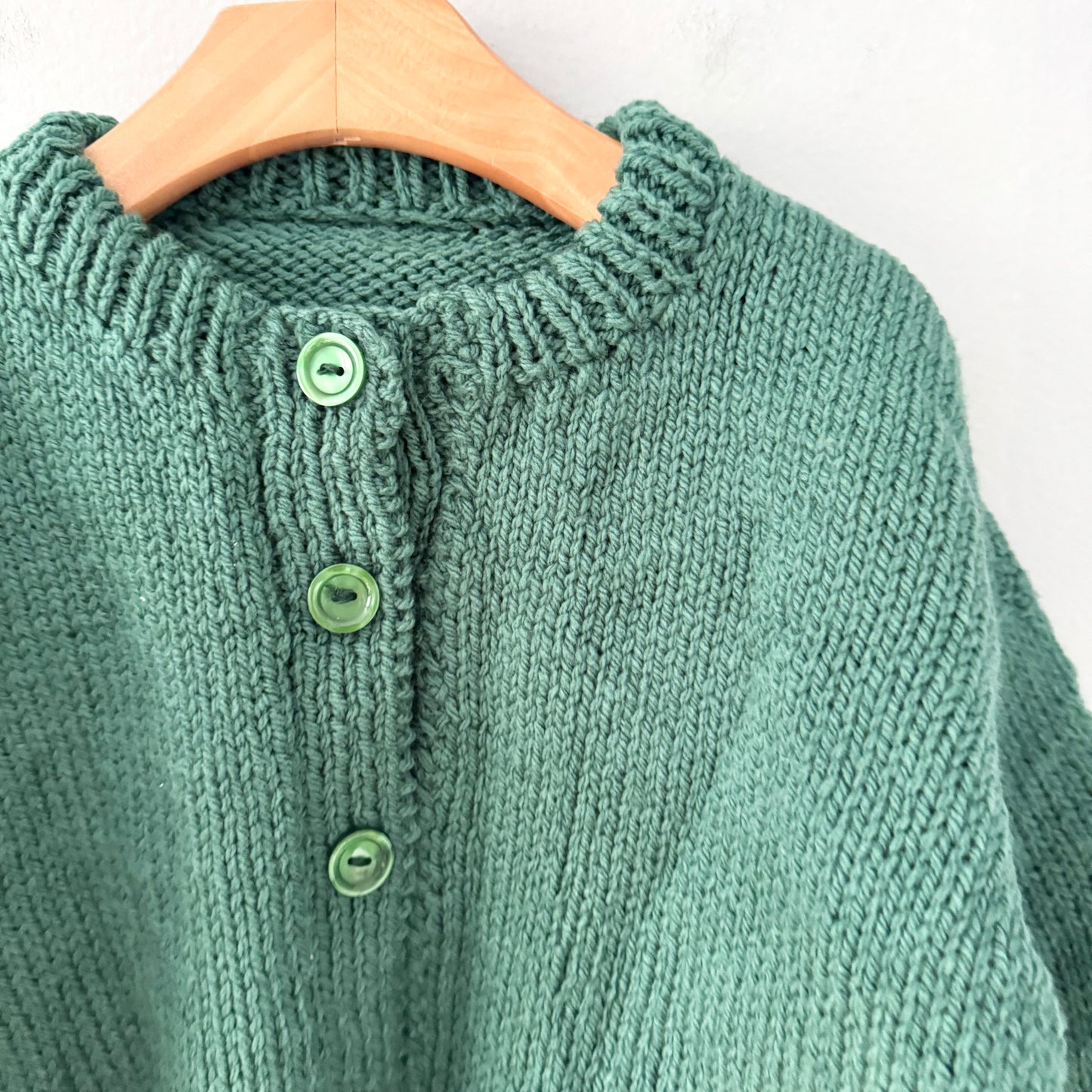 Handmade / Green buttoned cardigan / 5T