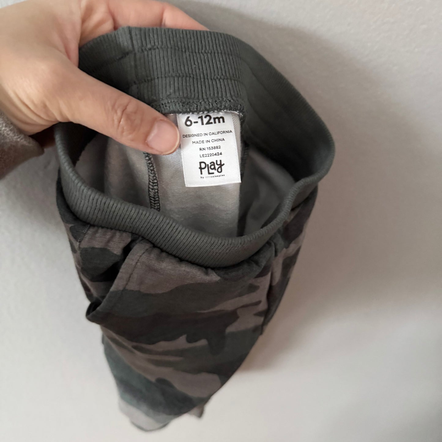 Play by Little sleepies / Camo zip up hoodie & pants set / 6-12M - New with tag