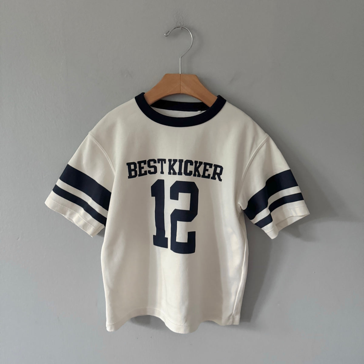 Uniqlo / Best kicker T-shirt / 5-6Y
