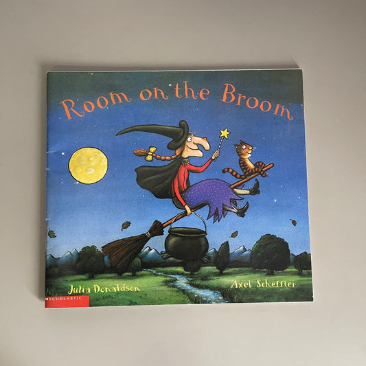 Room on the Broom / Julia Donaldson & Axel Scheffler