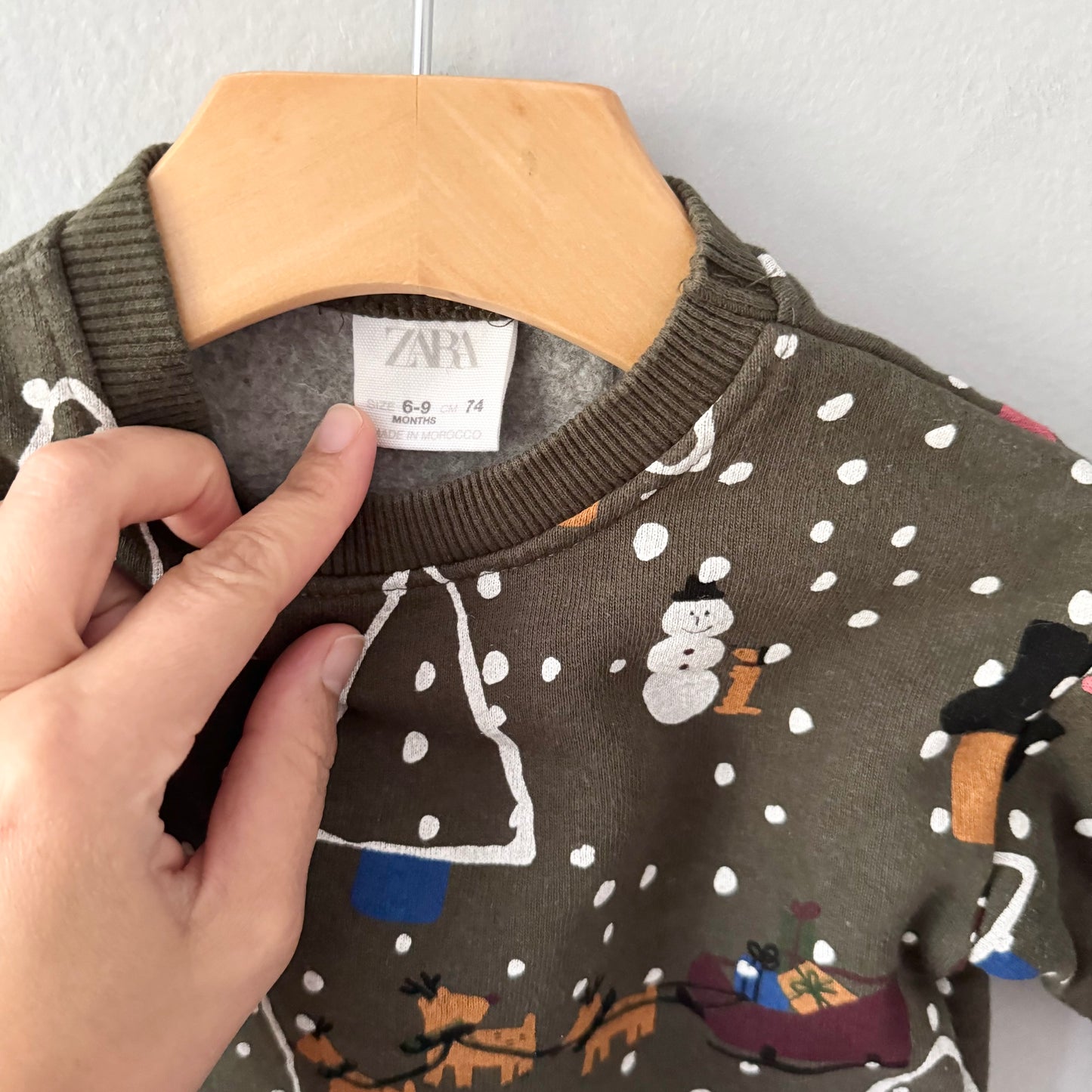 Zara / Dark brown holiday sweatshirt / 6-9M