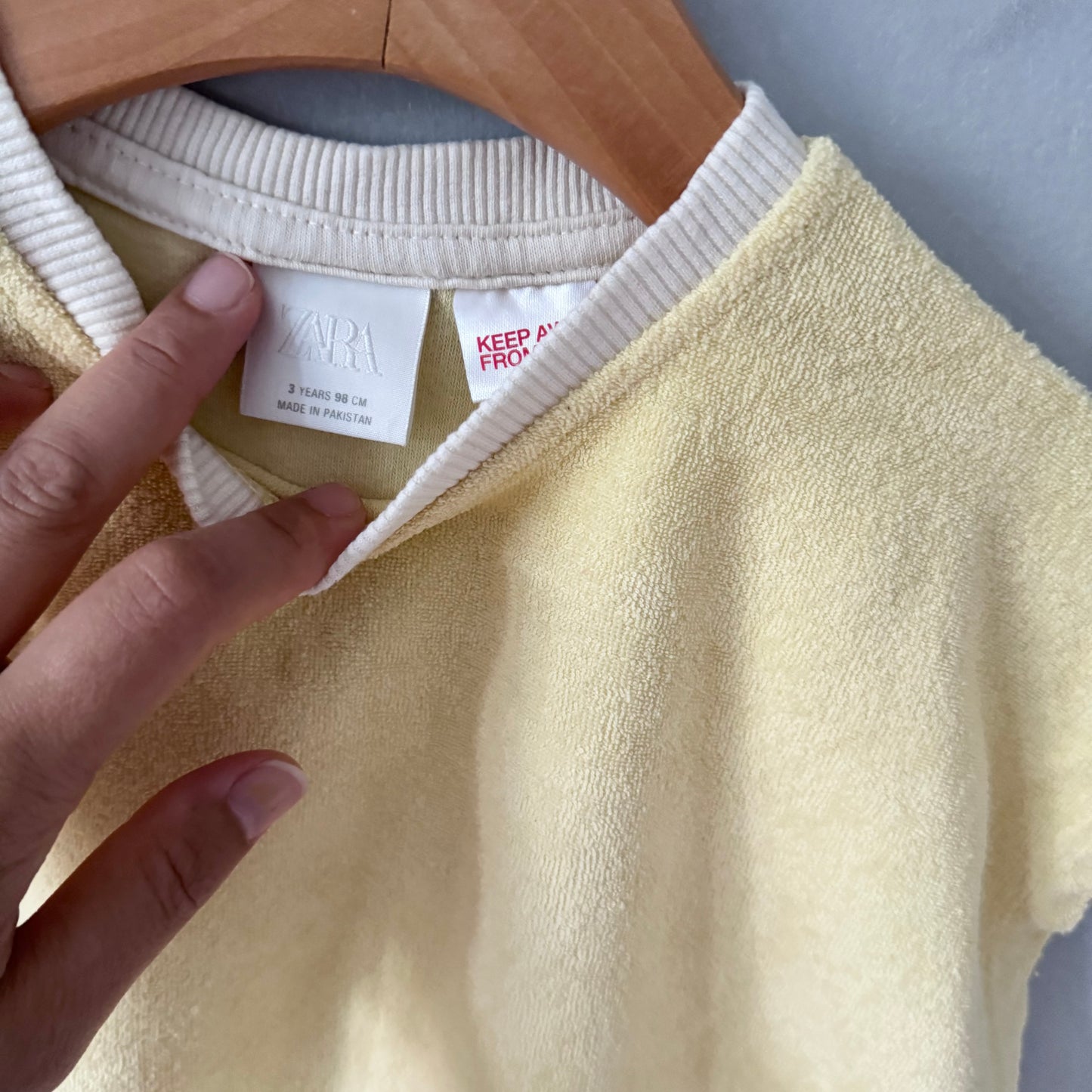 Zara / Light yellow pile shirts / 3Y