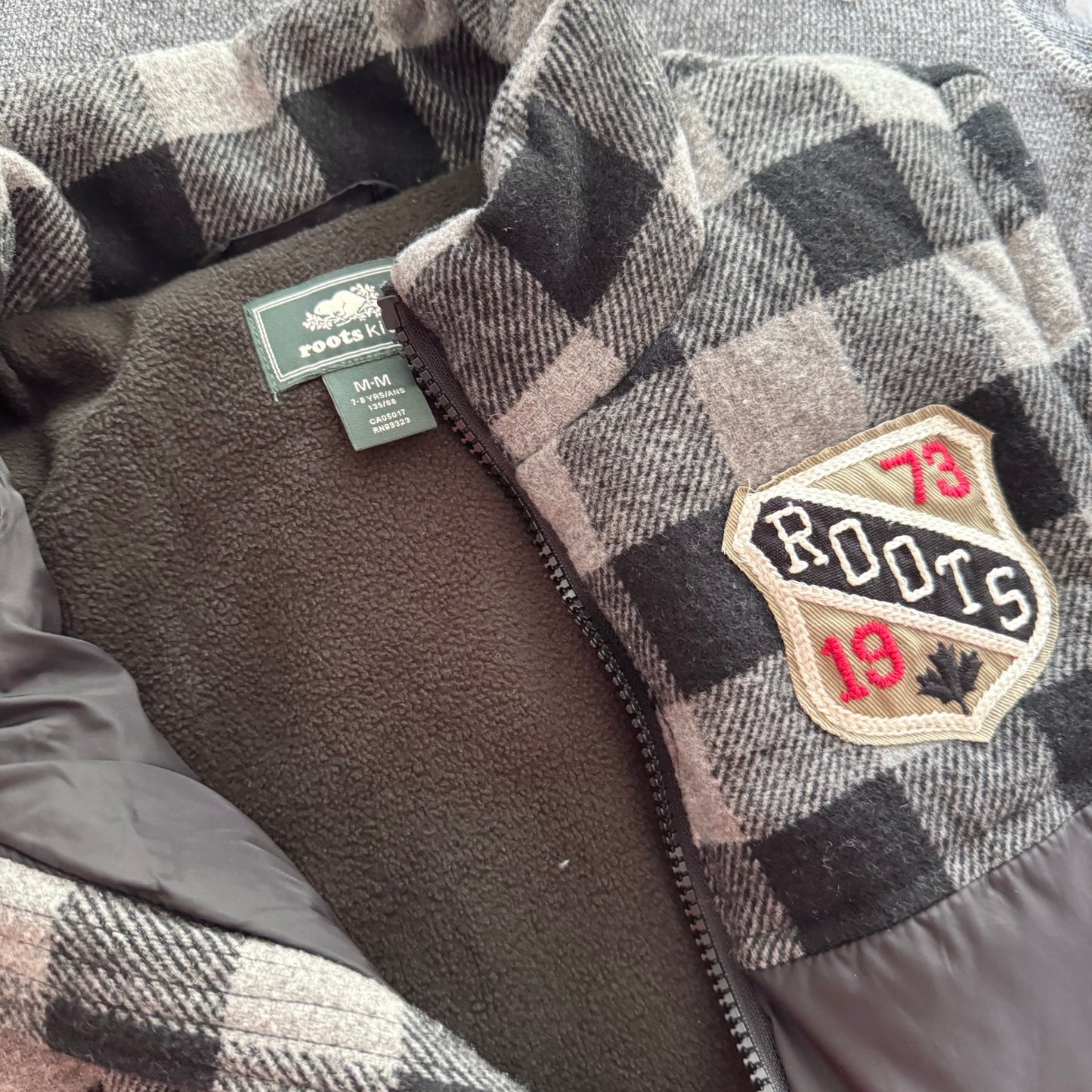 Roots / Black puffer vest / 7-8Y