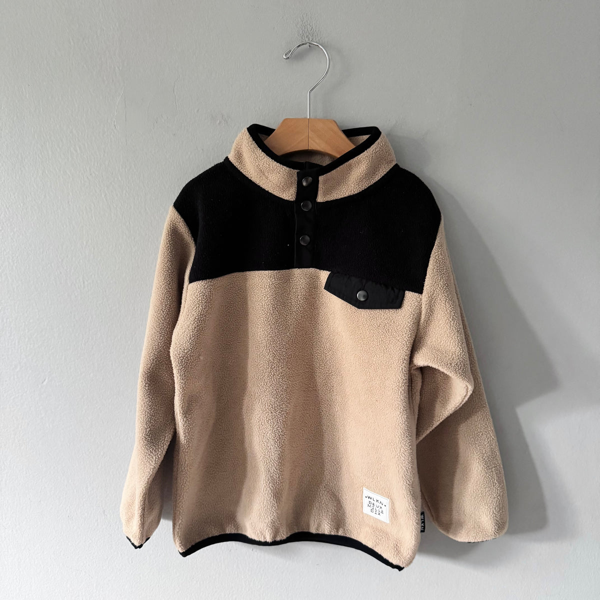 Wlkn / Beige x black fleece top / 5Y