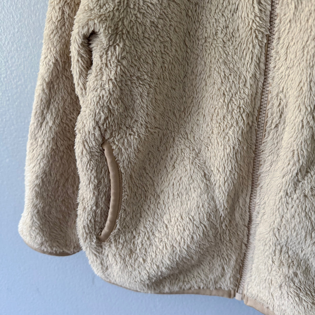 Uniqlo / Beige fleece zip up jacket / 3Y