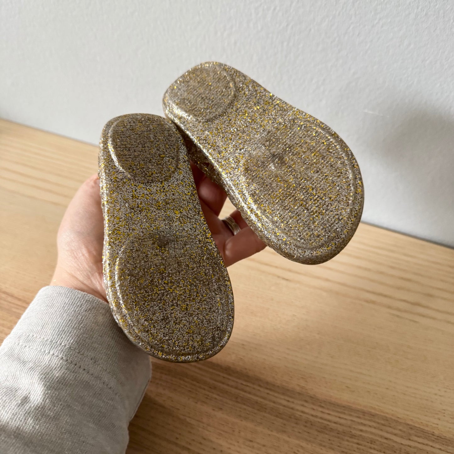 Mini Melissa / Chaussures à paillettes dorées / US6