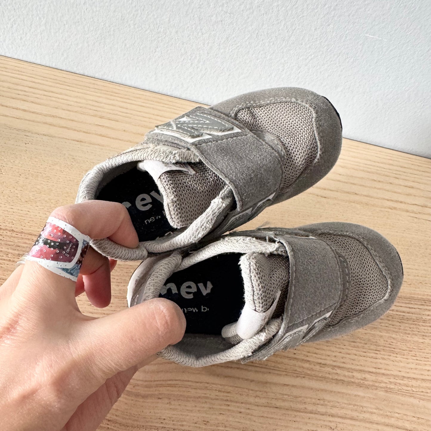 New Balance / Light grey sneaker / US6