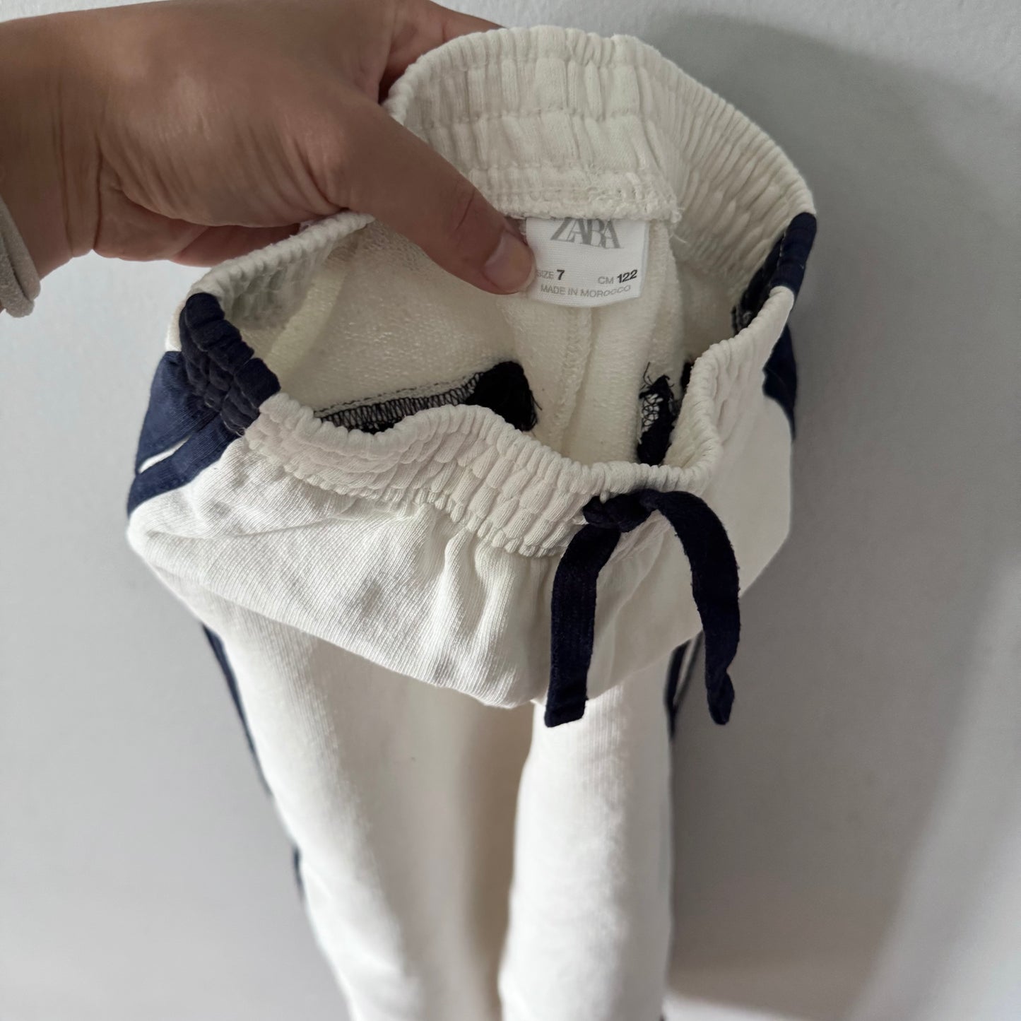 Zara / White wide sweatpants / 7Y