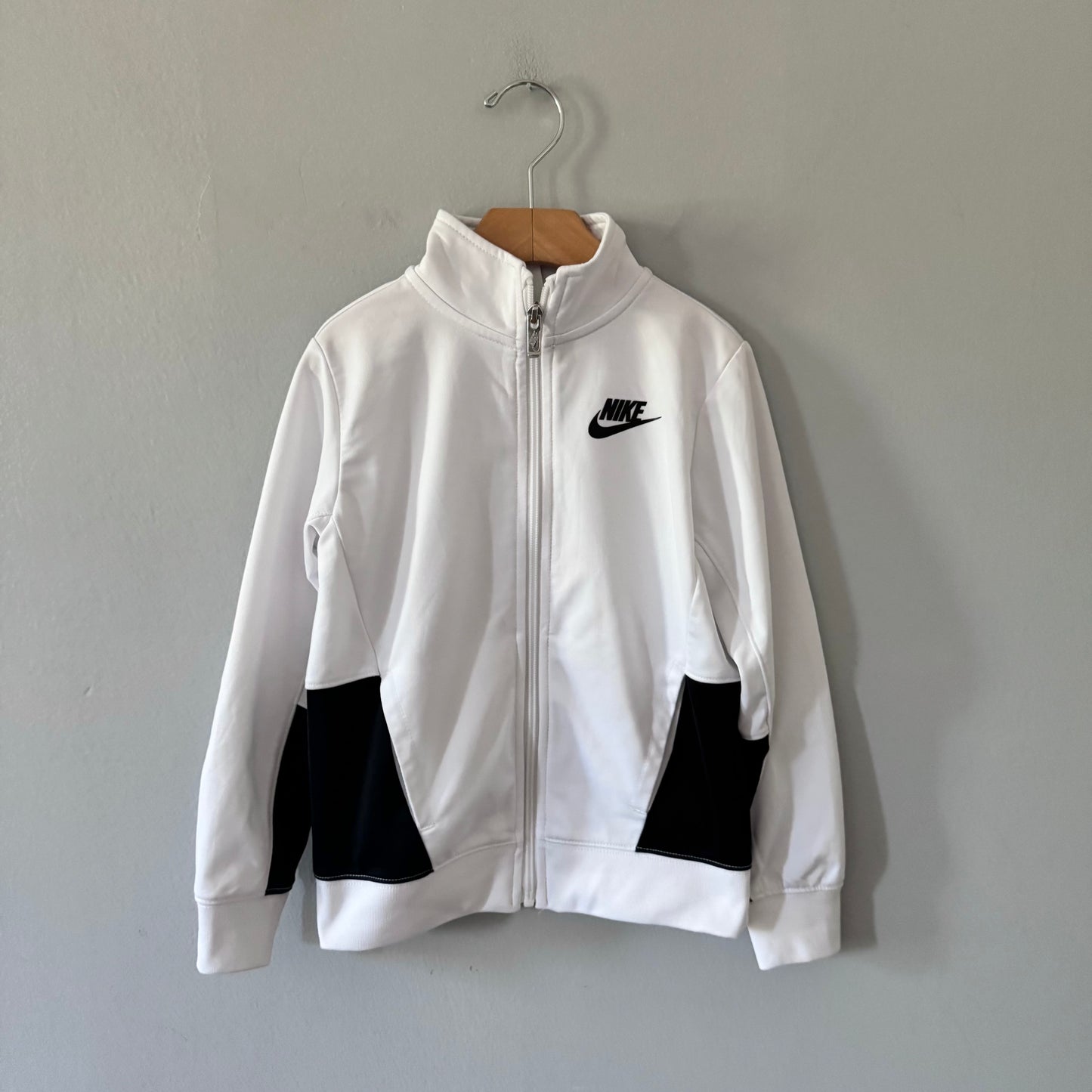 Nike / White x black zip up / 5-6Y