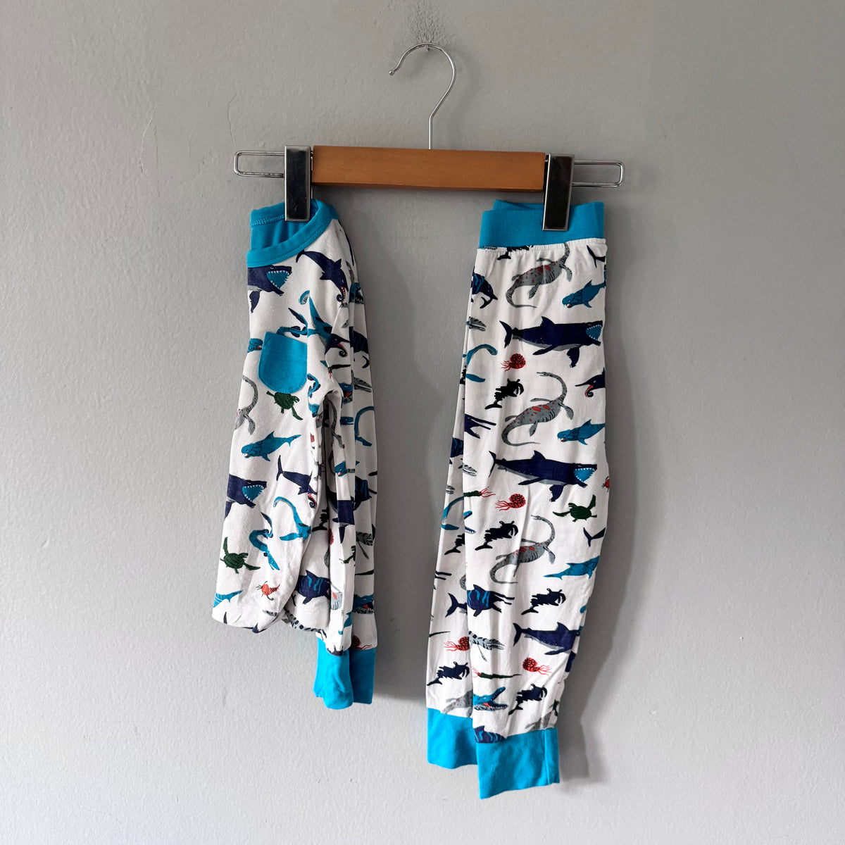 Hatley / White blue shark pajama set / 2Y