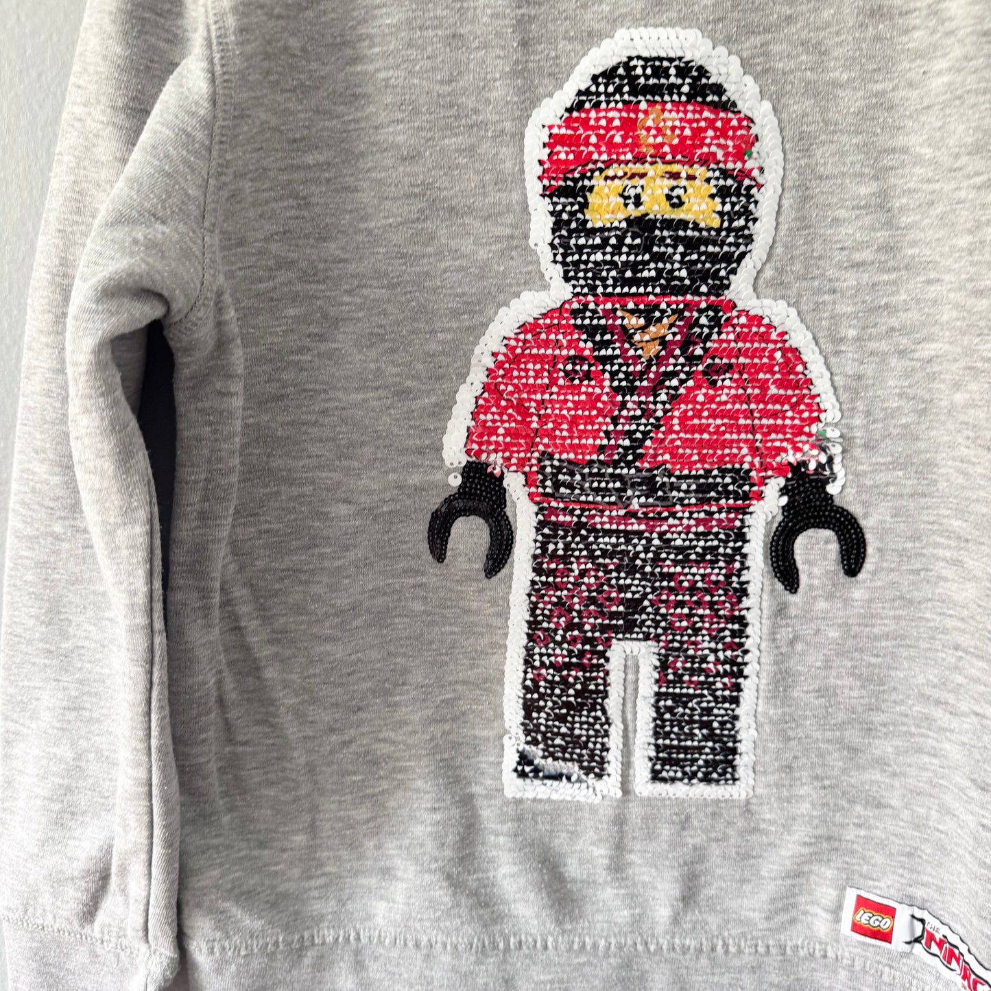 H&M / Lego Ninjago sweatshirt with flappable sequin / 6-8Y