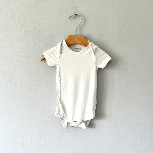 Kyte Baby / White onesie / 3-6M