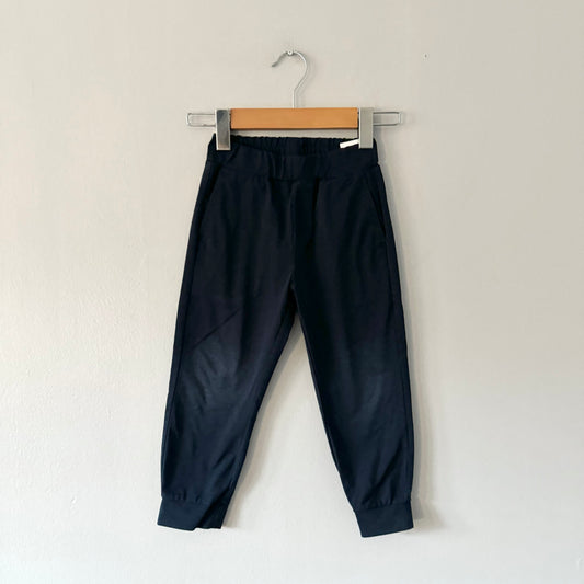 Uniqlo / Navy active pants / 3-4Y