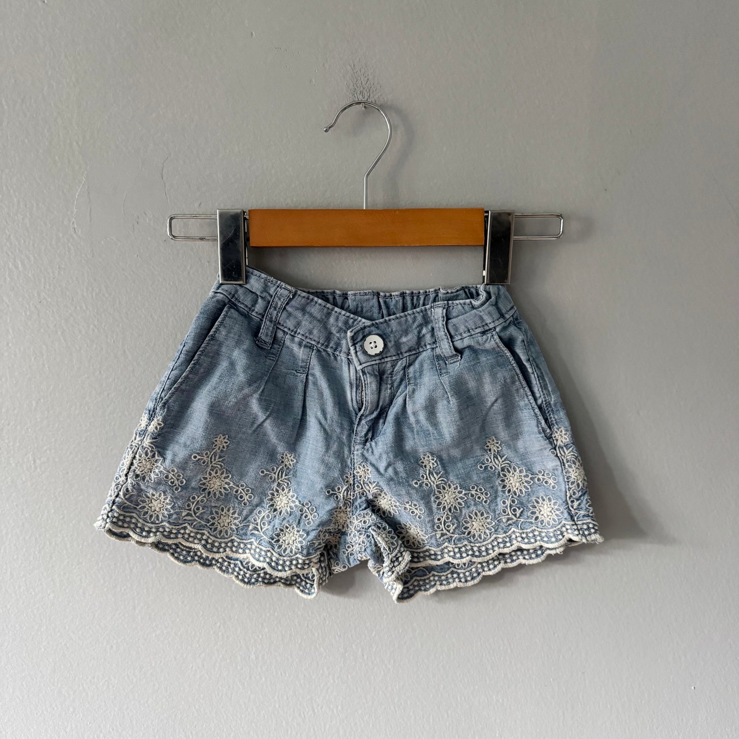Gap / Chambray shorts / 6Y