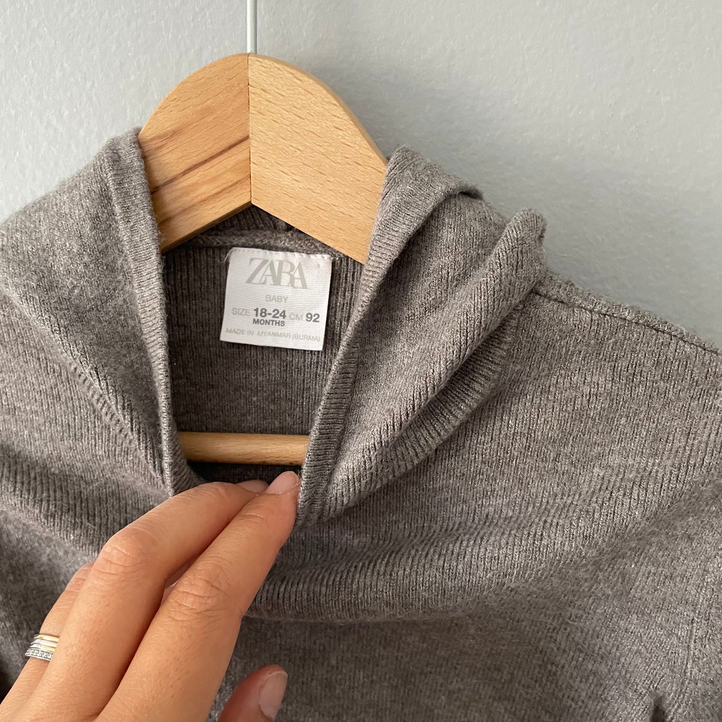 Zara / Light grey knit hoodie / 18-24M