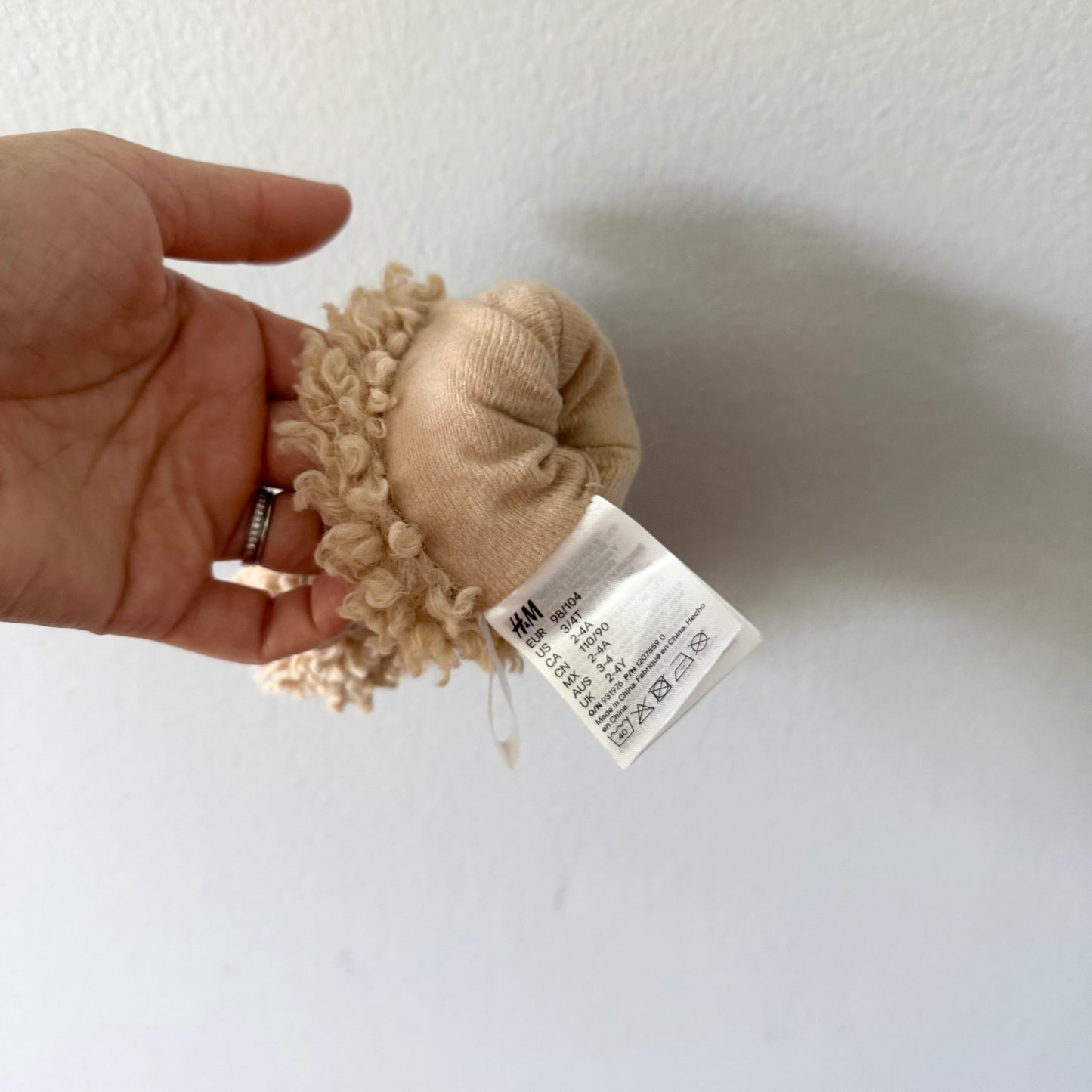 H&M / Sherpa beige mittens / 2-4Y