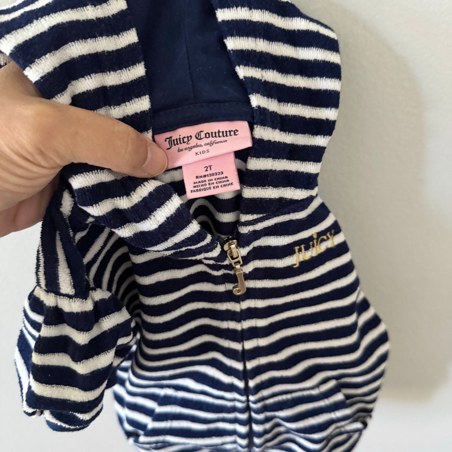 Juicy Couture / Navy white stripe pile hoodie / 2Y