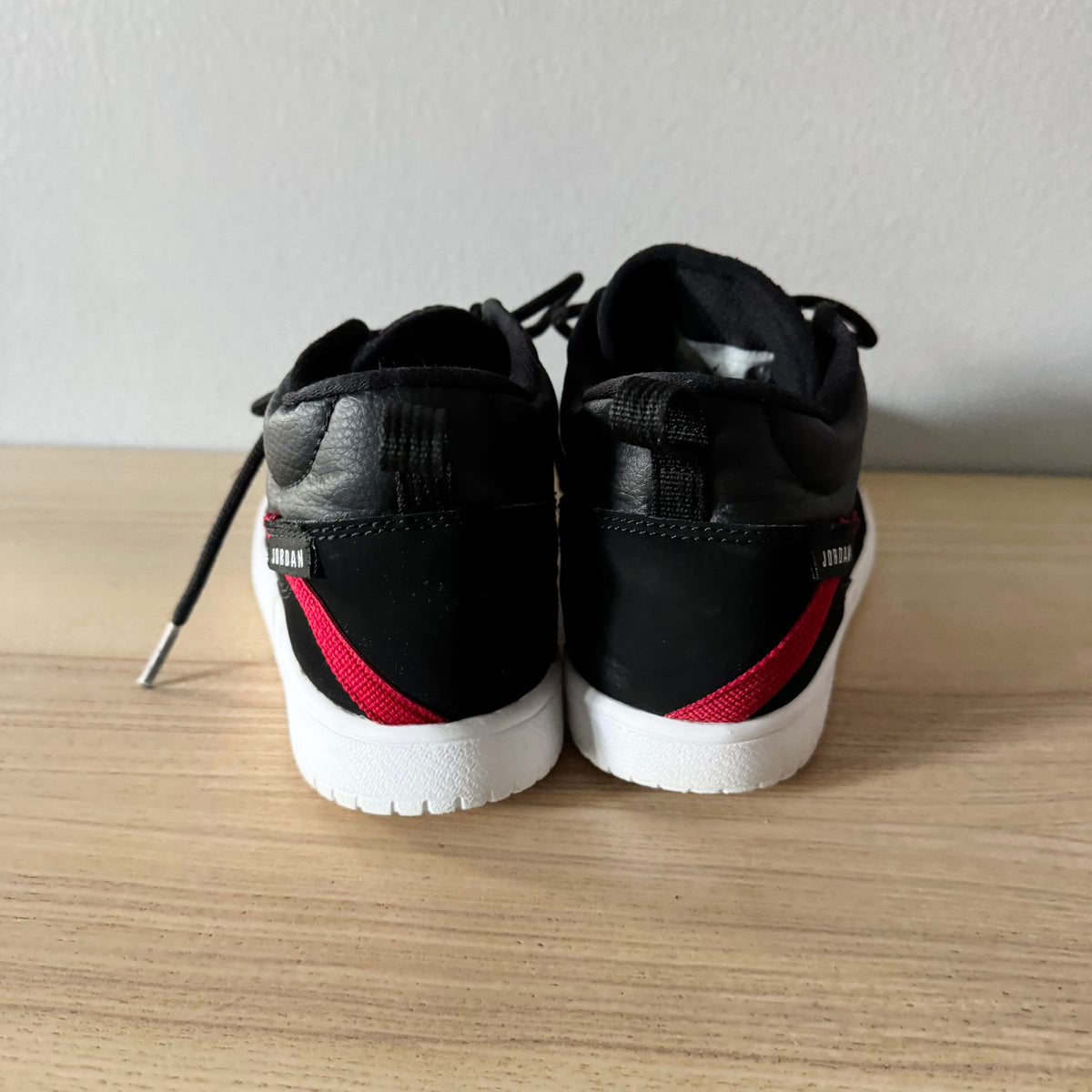 Nike x Jordan / Sneaker / J2.5