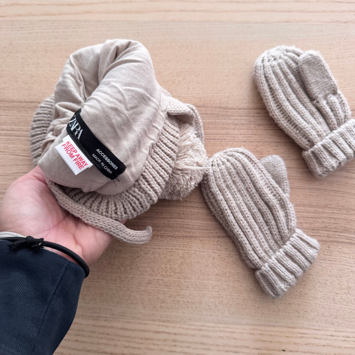 Zara / Beige knit hat and mittens set / 12-24M