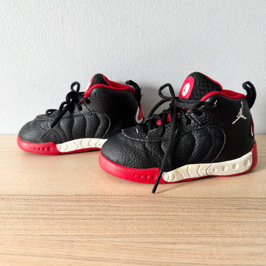 Nike / Jordan sneaker / US8