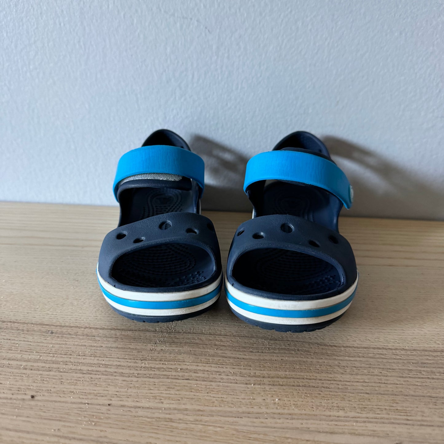 Crocs / Sandals / US11