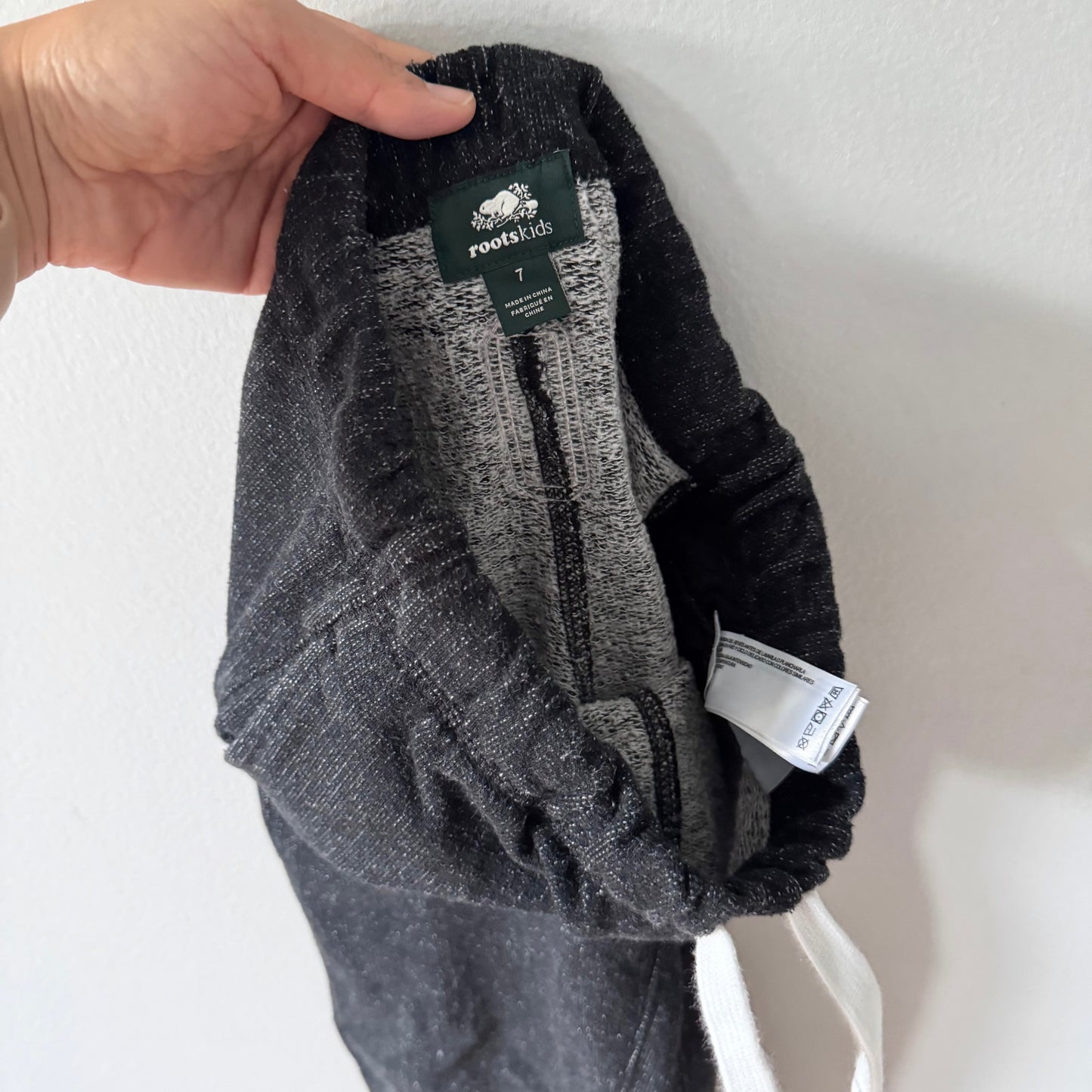 Roots / Black x pink logo sweatpants / 7Y