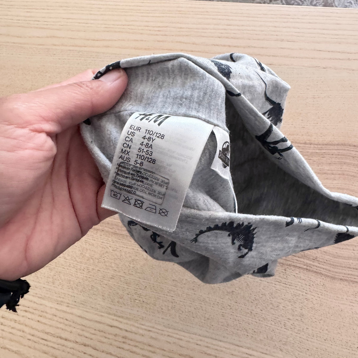 H&M x Jurassic World / Cotton beanie / 4-8Y