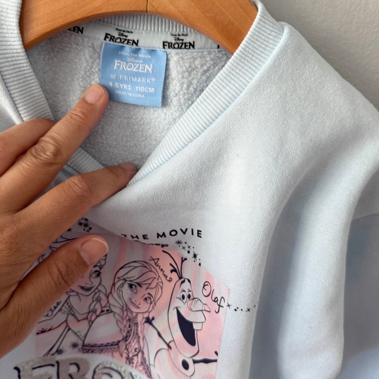 Frozen / Light blue sweatshirt / 4-5Y