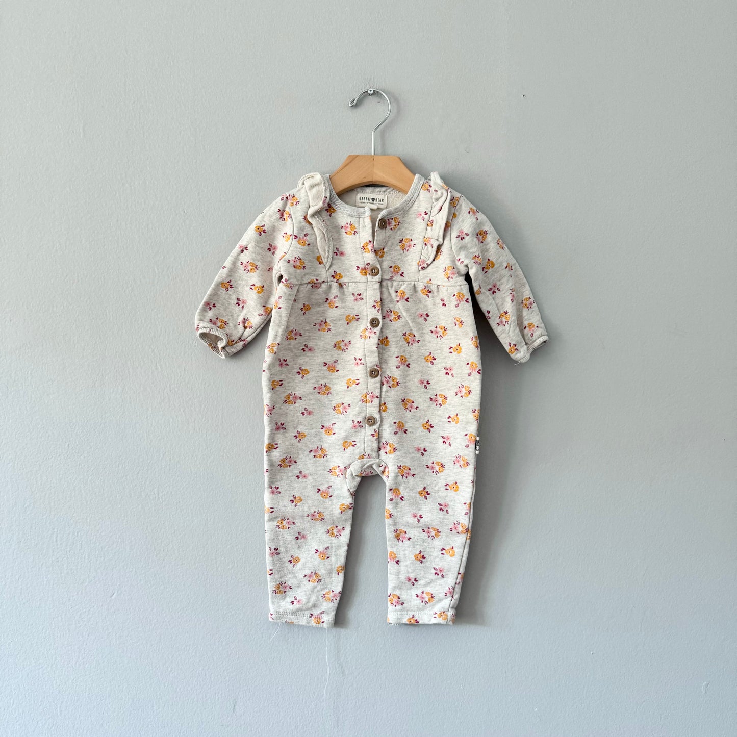 Rabbit + Bear / Light grey x floral crew romper / 6-9M