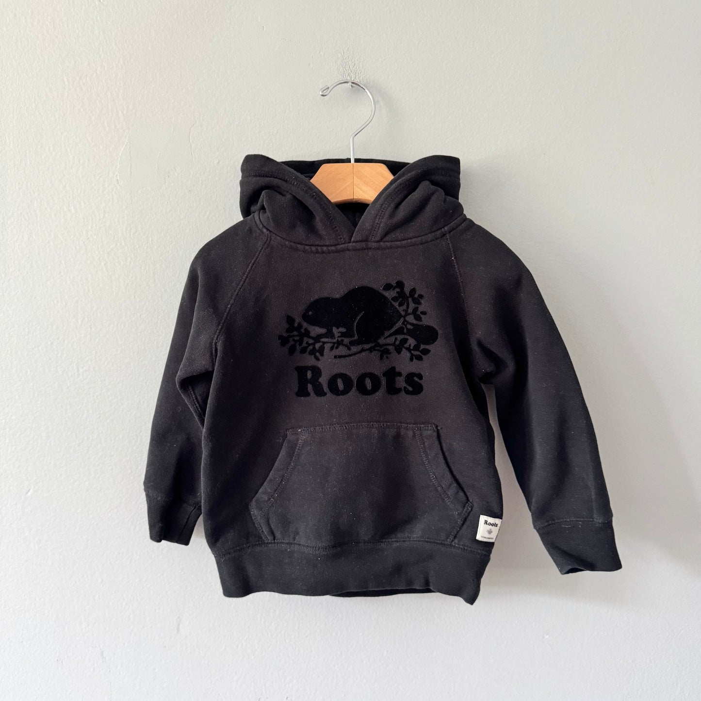 Roots / Black hoodie / 3T