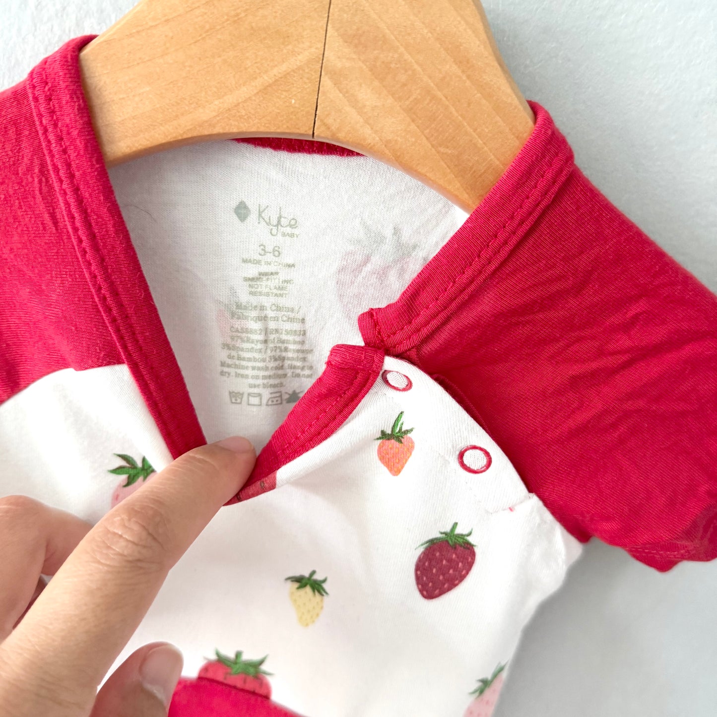 Kyte baby / Strawberry romper / 3-6M