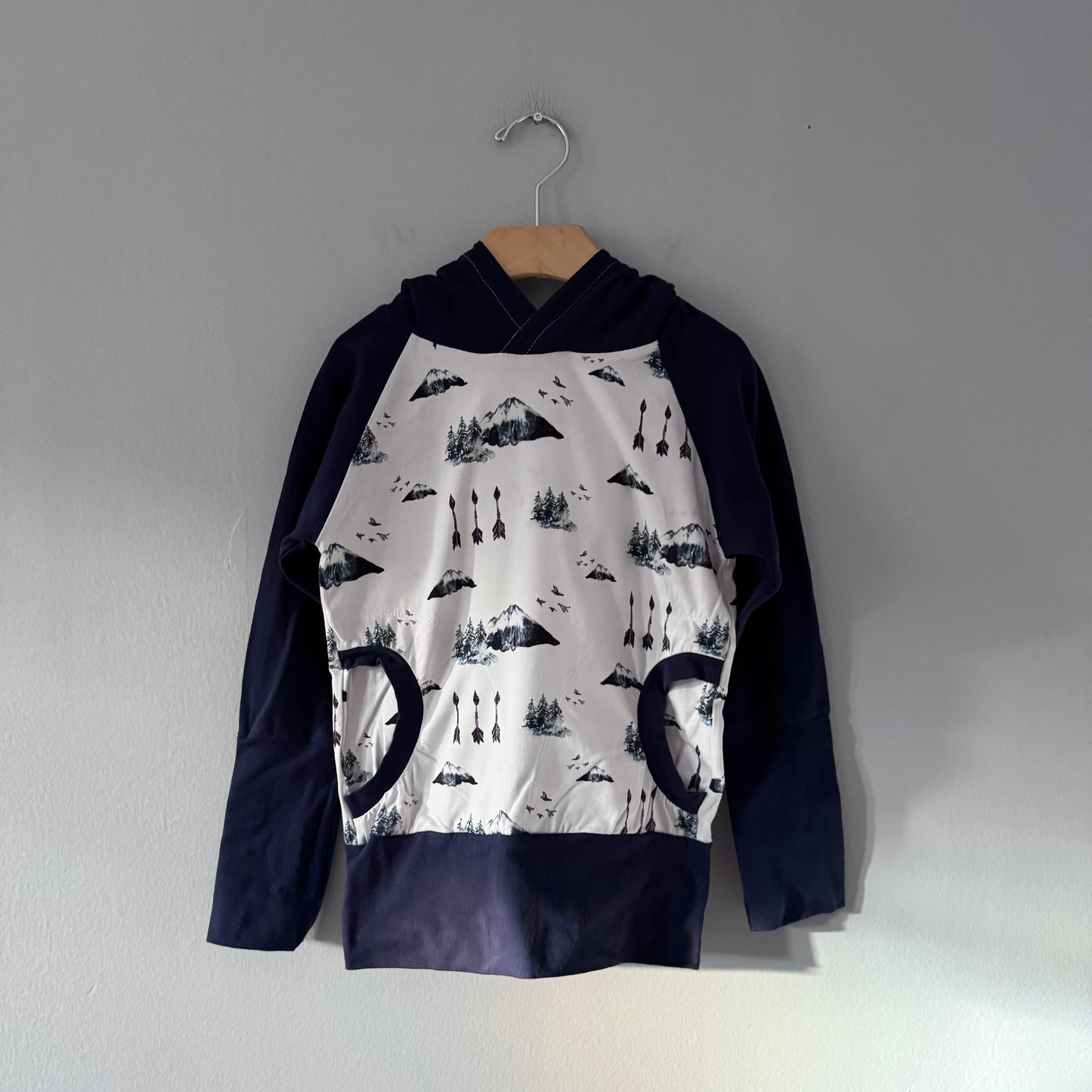 Handmade / White x navy grow with me hoodie / 3-5T