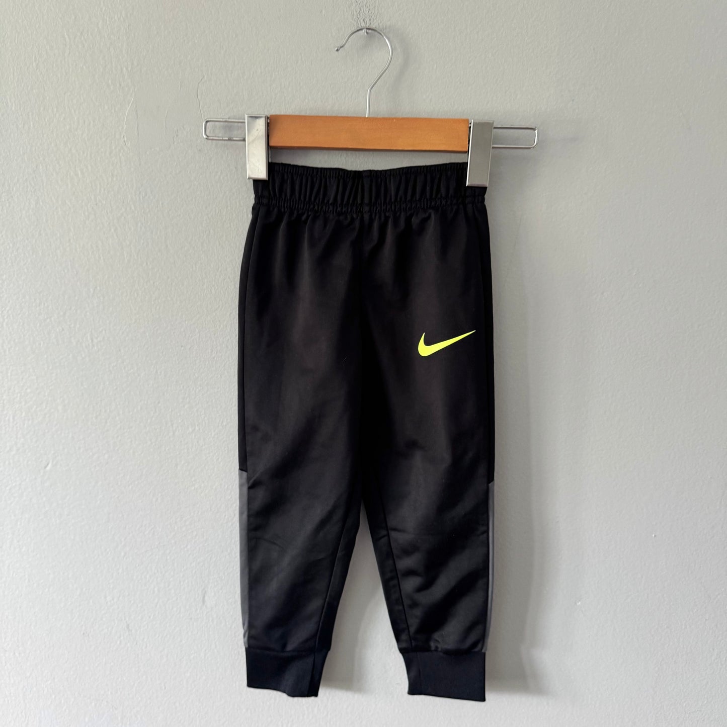 Nike / Black track suit pants / 3T