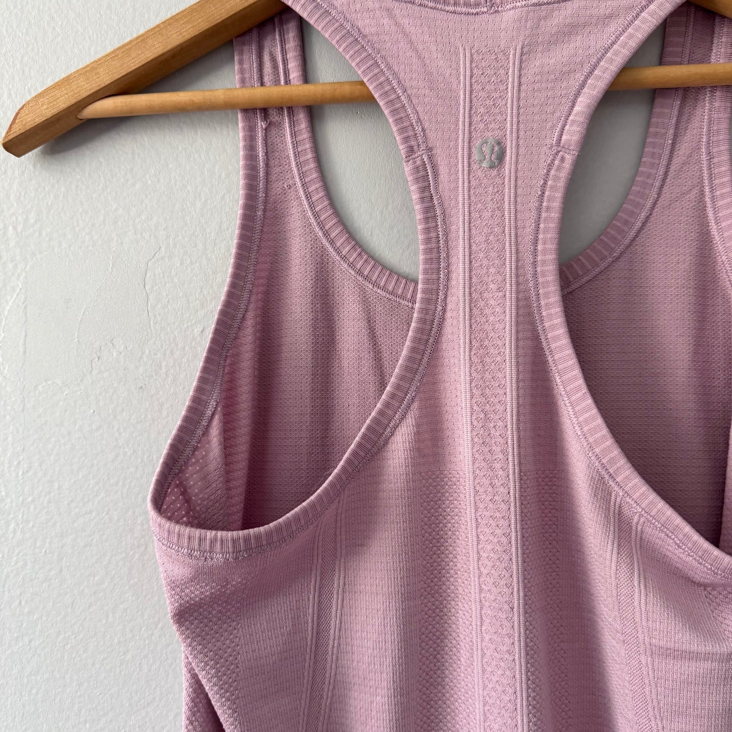 Lululemon / Lavender active tank / Women 4-6