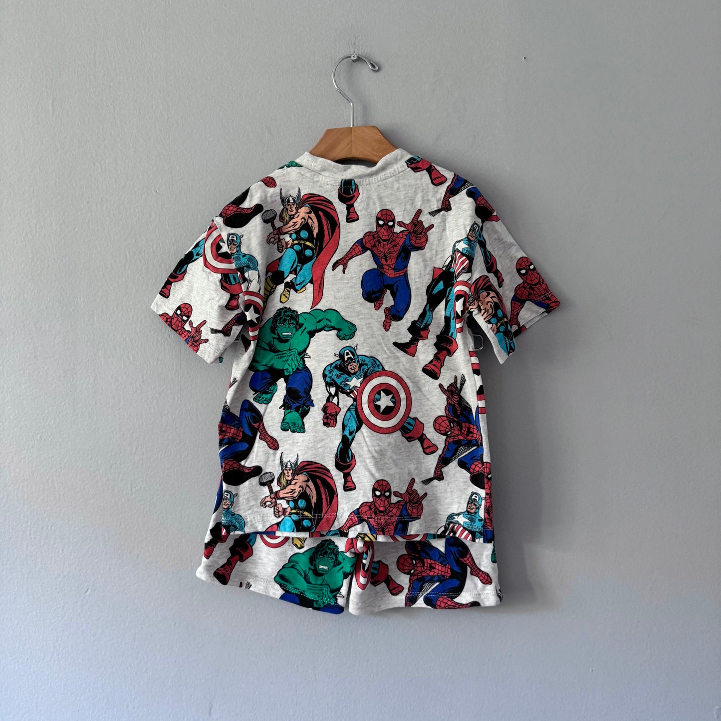 H&M / Marvel T-shirt and shorts set / 4-5Y