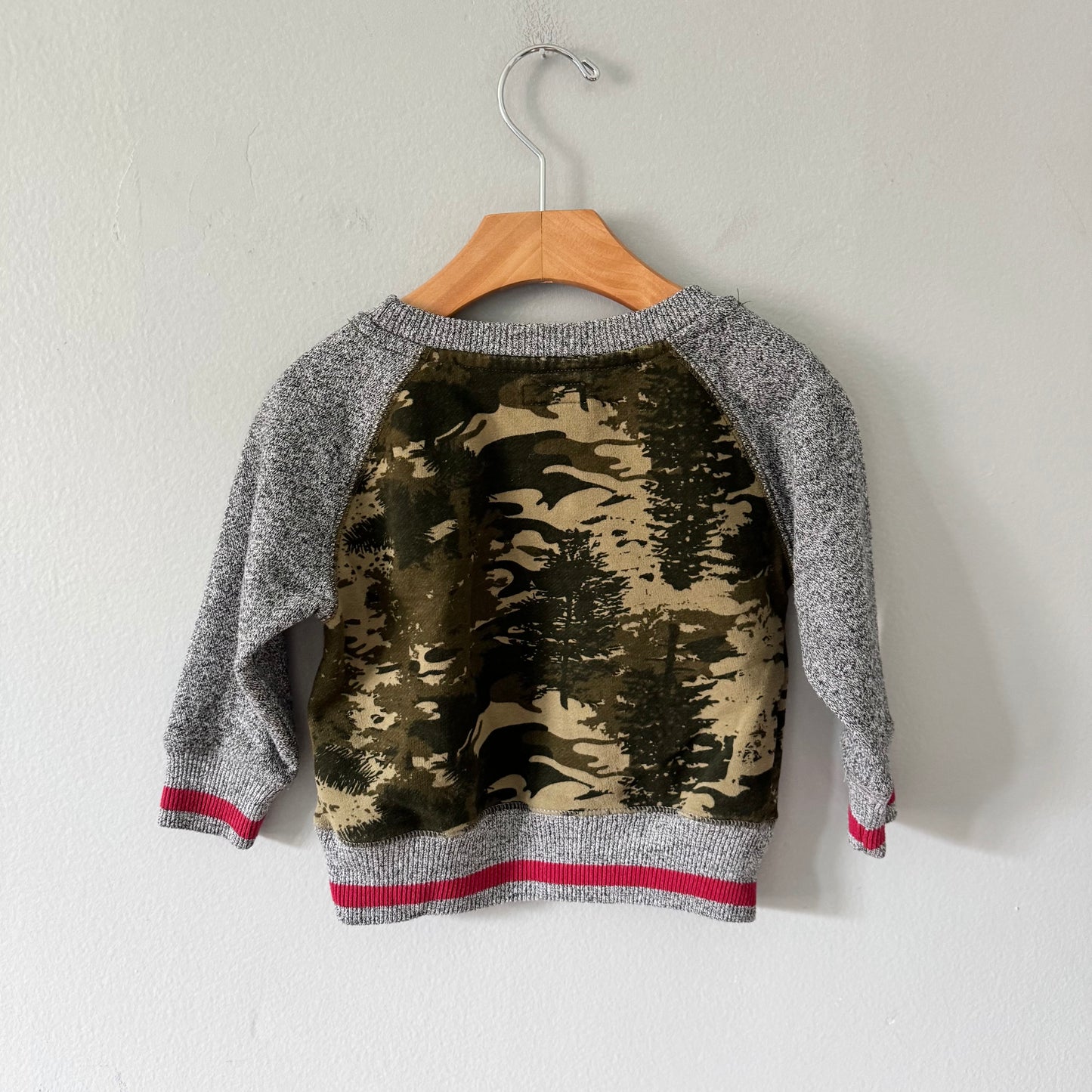 Roots / Salt and pepper x camo sweatshirt / 18-24M
