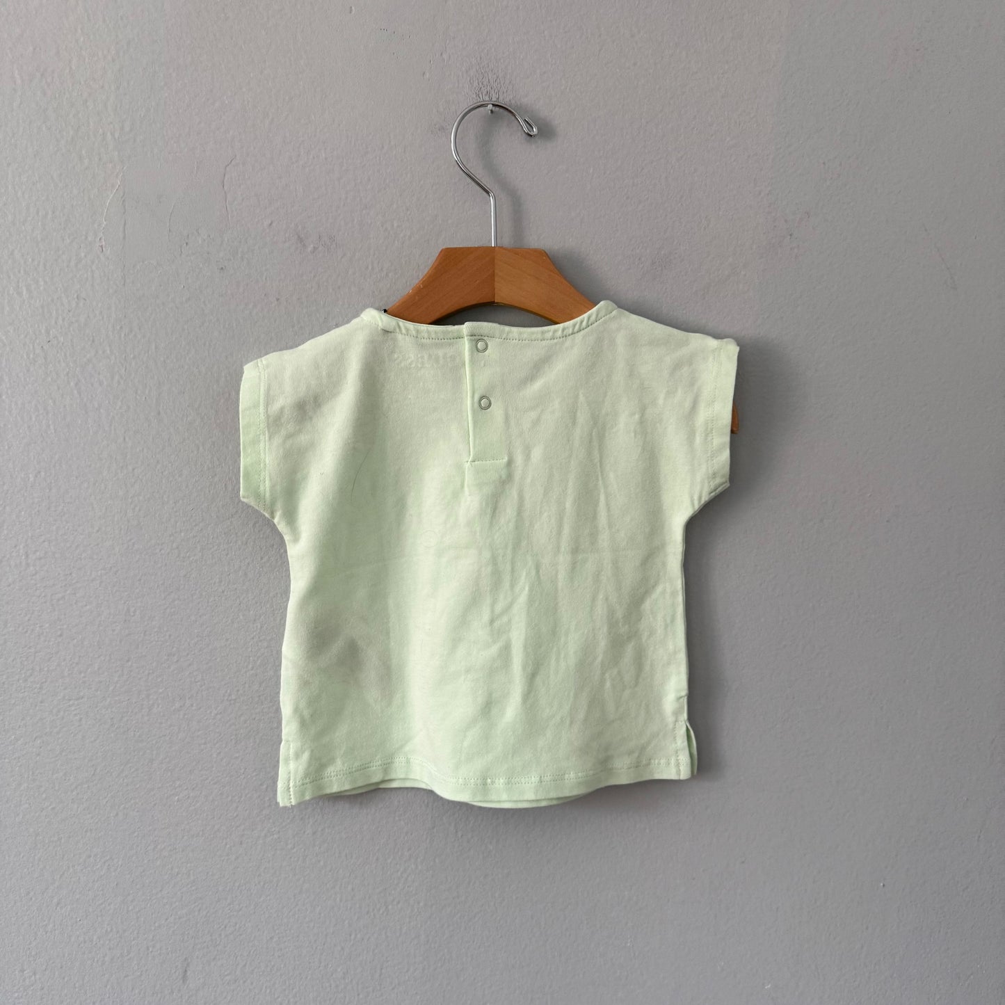 Guess / Light green T-shirt / 12M - New with tag
