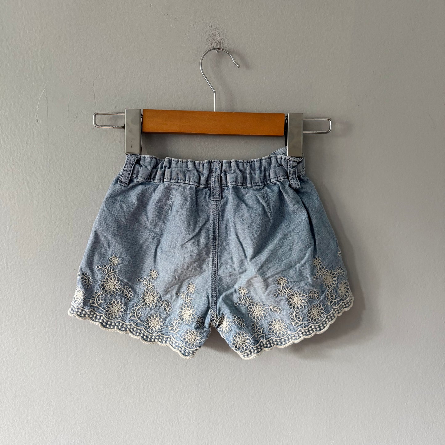 Gap / Chambray shorts / 6Y