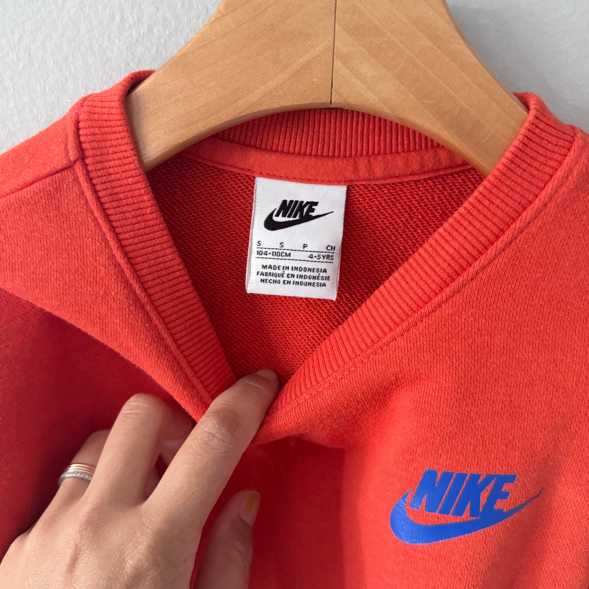 Nike / Orange sweatshirt / 4-5Y