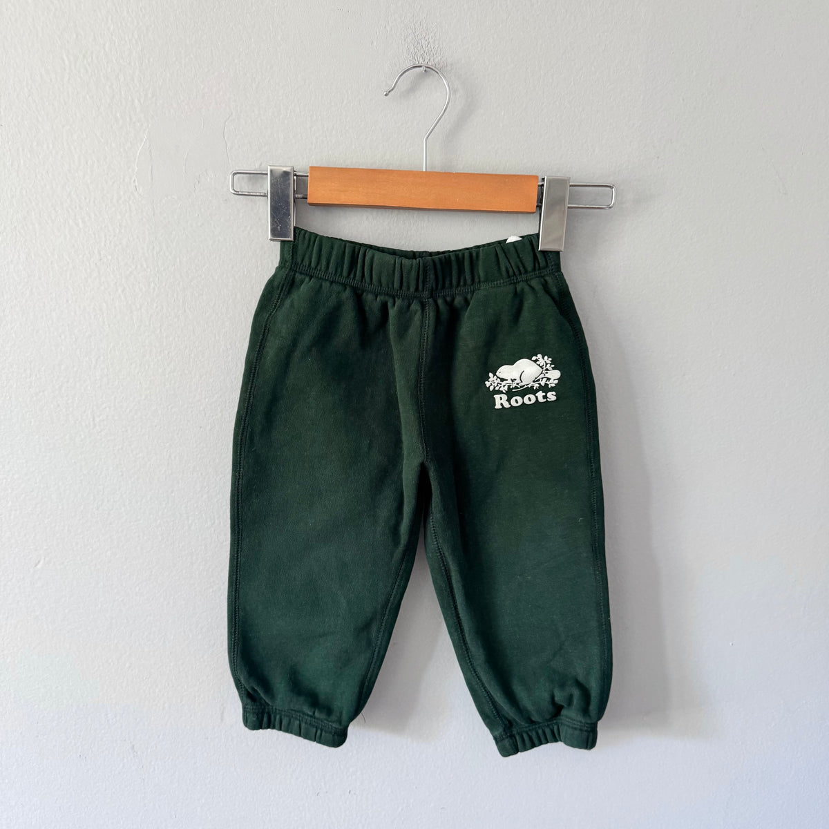 Roots / Green sweatpants / 18-24M