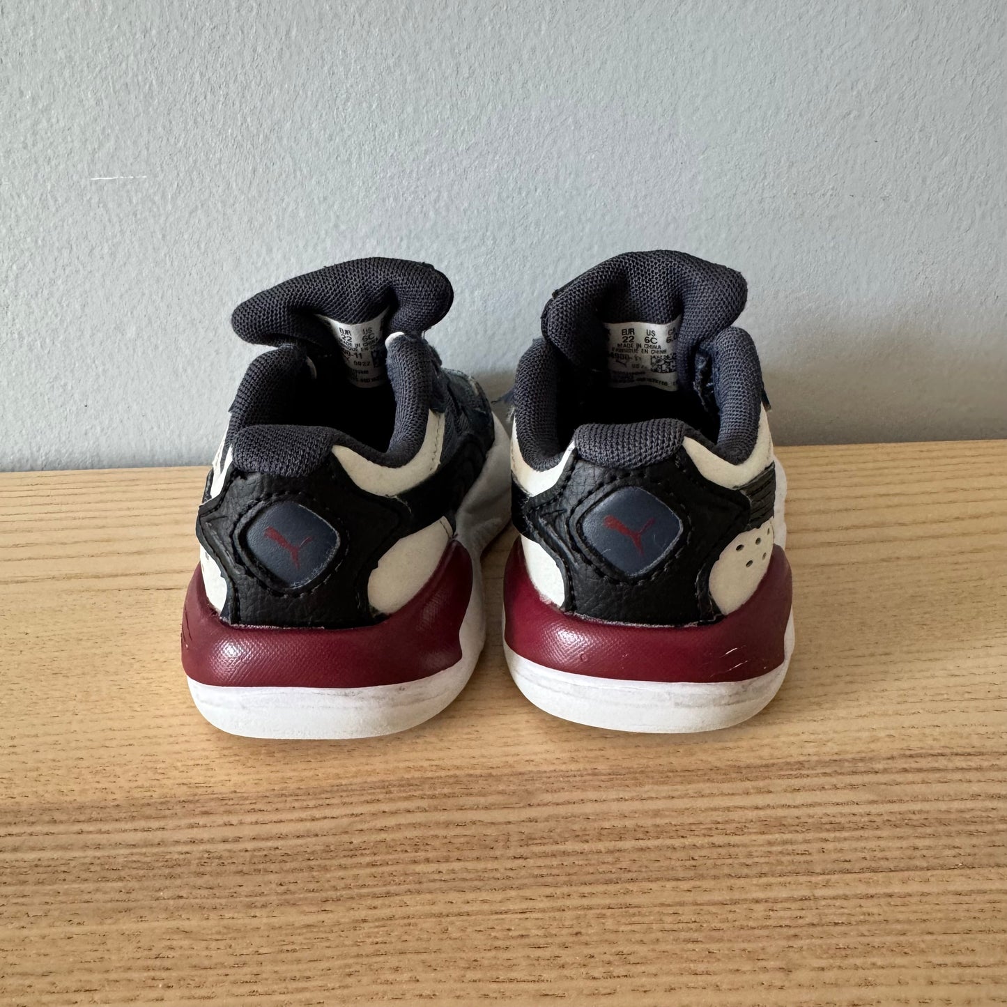 Puma / Sneakers / US6