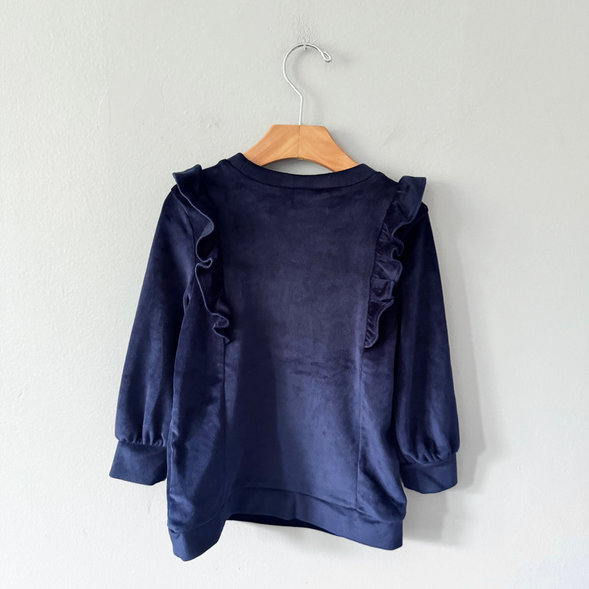 Gap / Black velour top / 3Y
