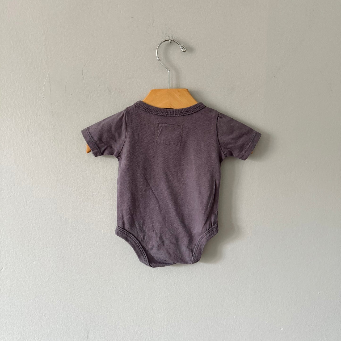 Mini mioche / Purple short sleeve onesie / 0-3M