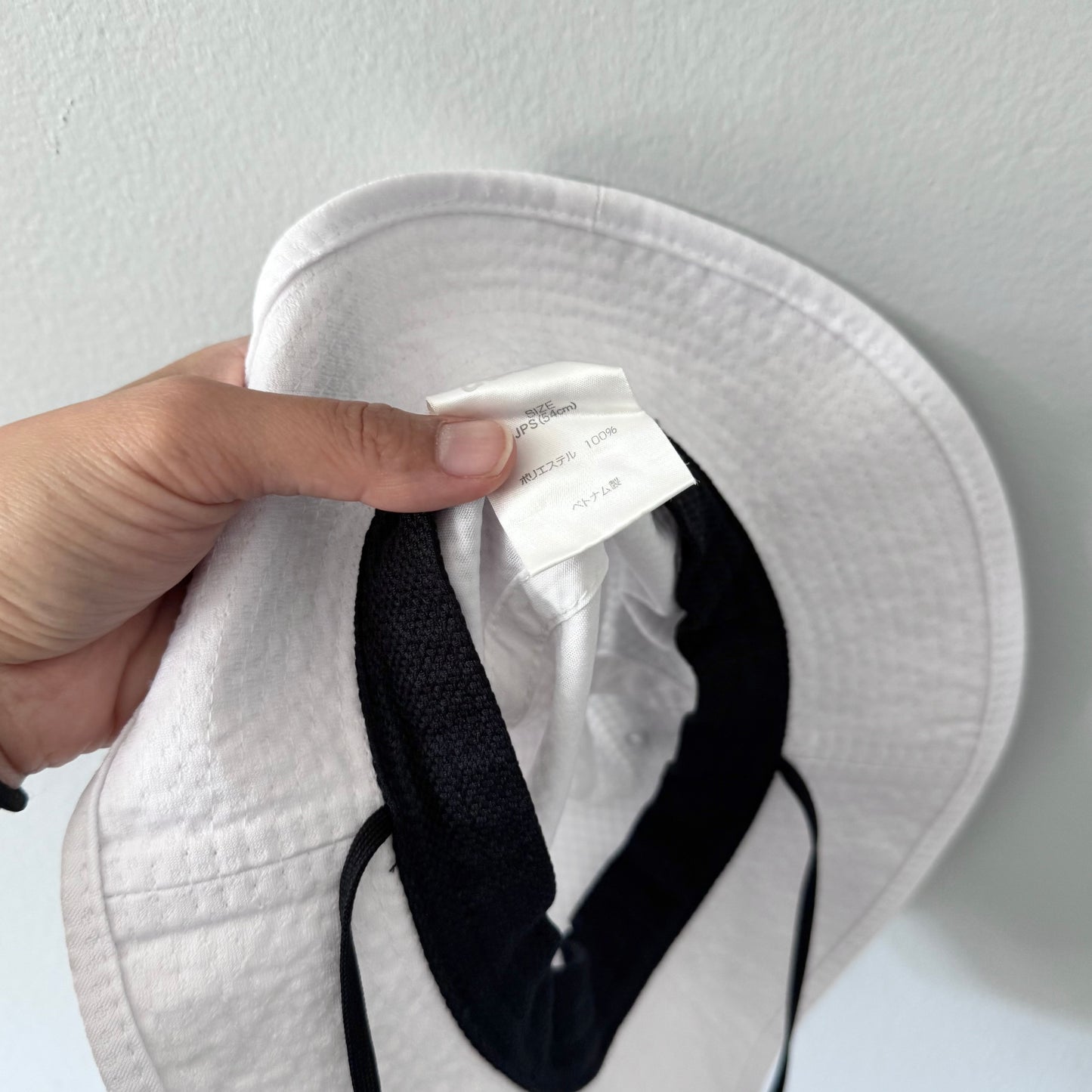 Adidas / White bucket hat / 6-8Y