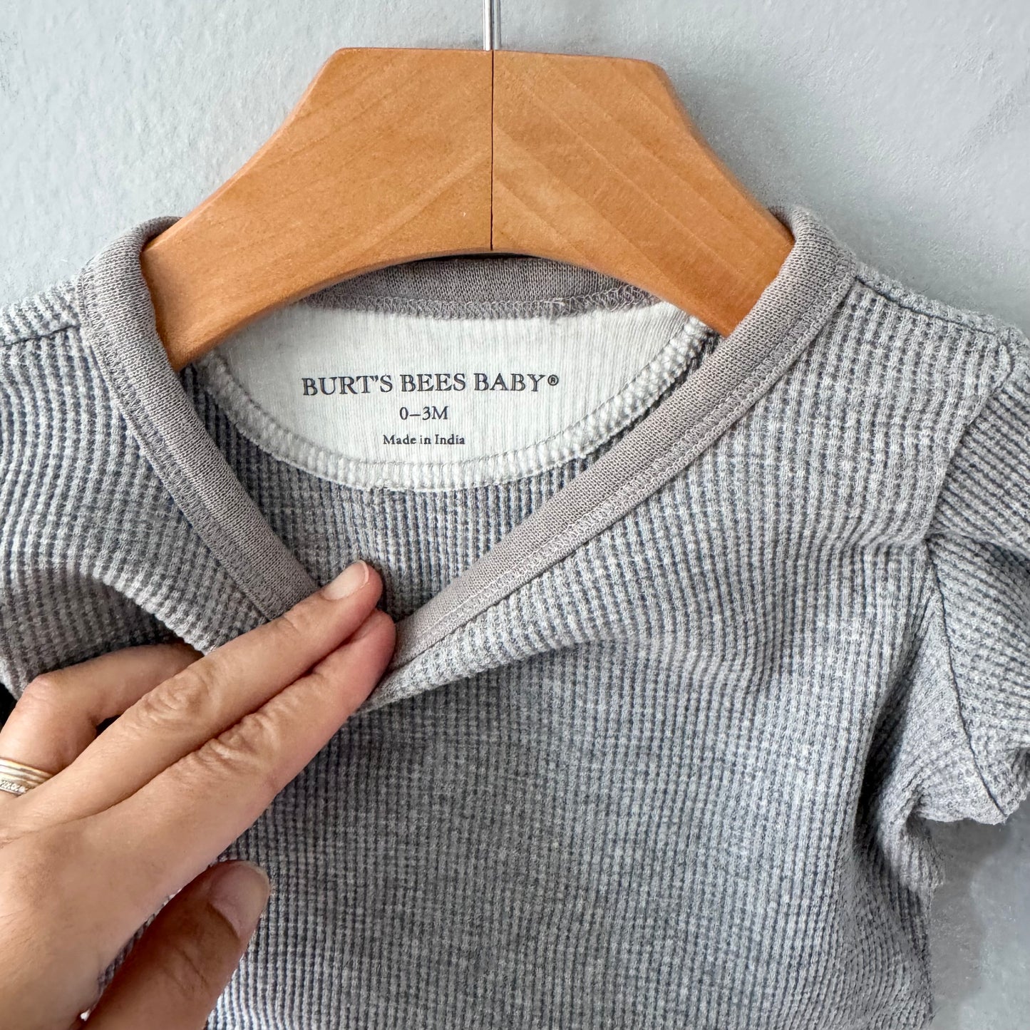 Burt's Bees baby / Light grey waffle long sleeve / 0-3M