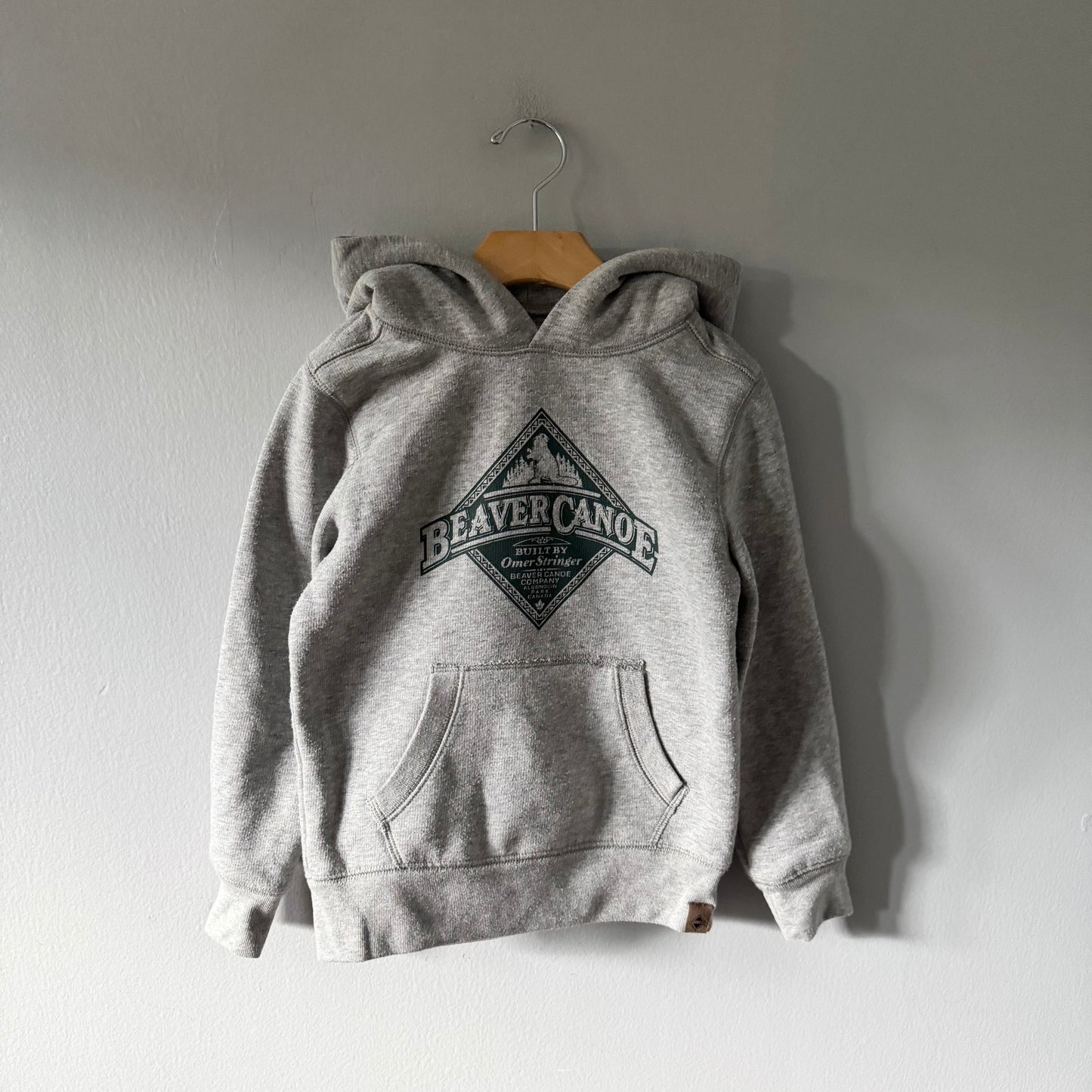 Beaver Canoe / Light grey hoodie / 6Y