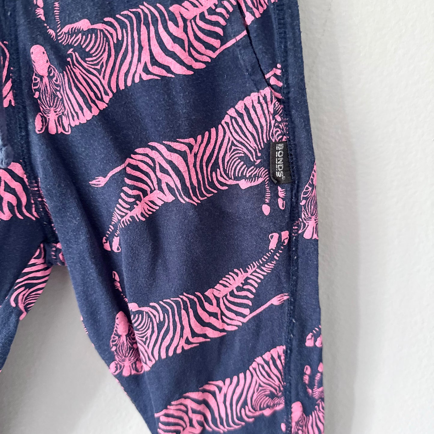 Bonds / Navy x pink pants / 3Y