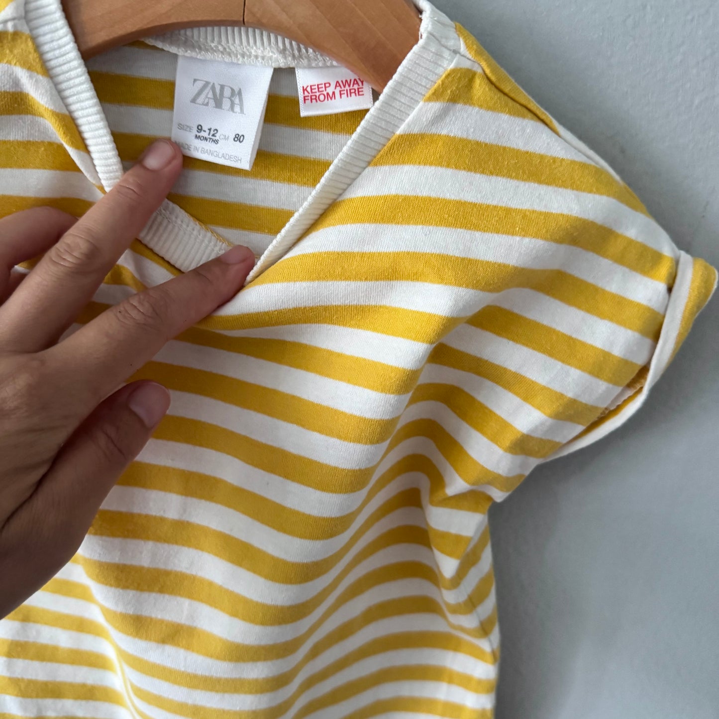 Zara / White x yellow stripe T-shirt / 9-12M